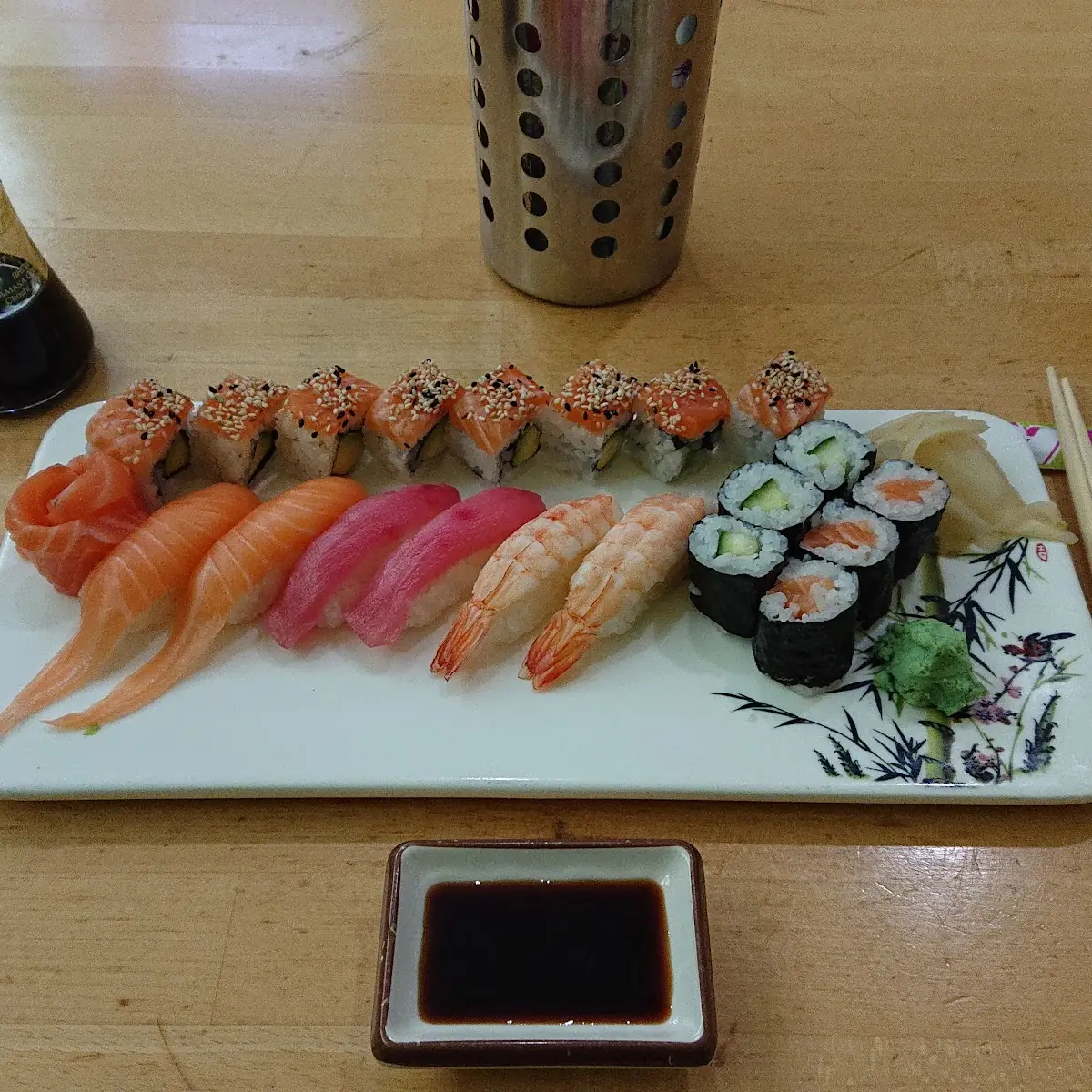 Gentleman Teller Und 6 Lachs Maki