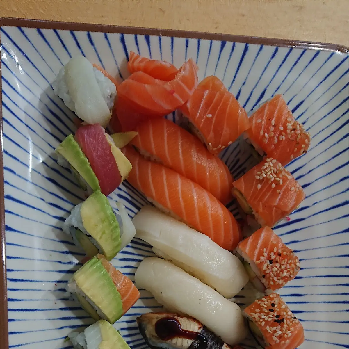 Gentleman Teller Und Sake California Maki