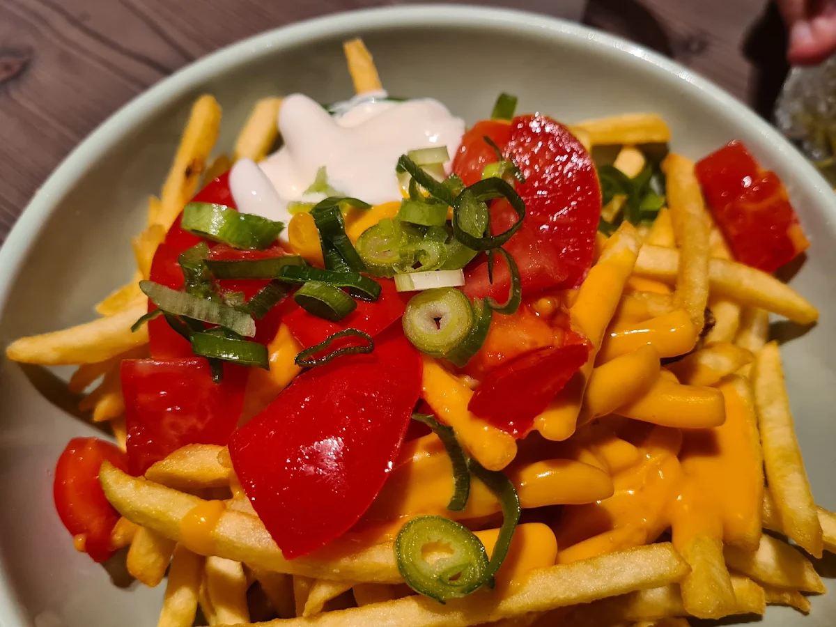 Beefchilli Auf Pommes Mit Nacho Käse
