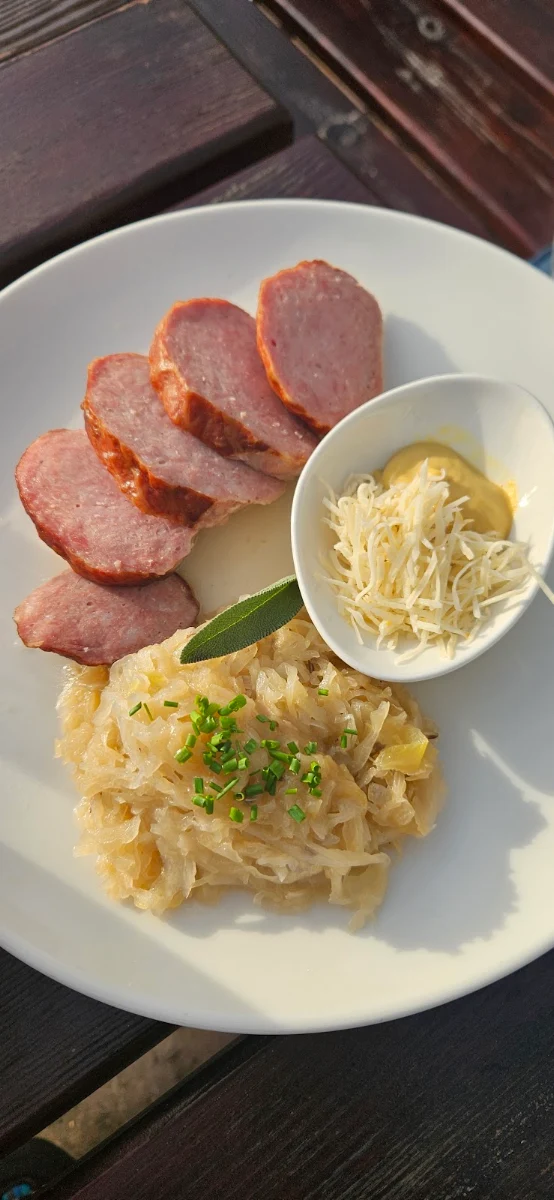 Saumeise Mit Sauerkraut