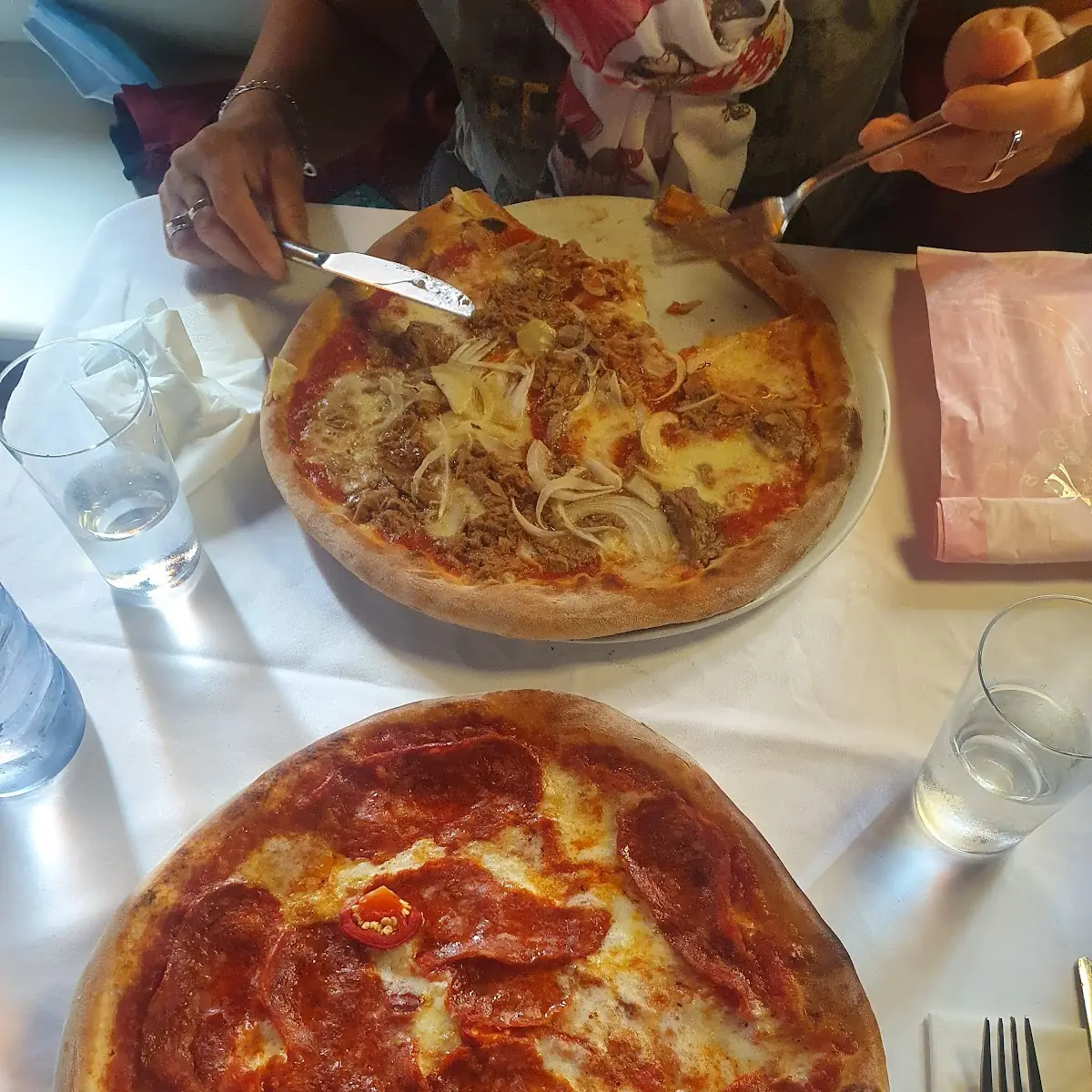 Pizza Diavolo Und Pizza Tonno