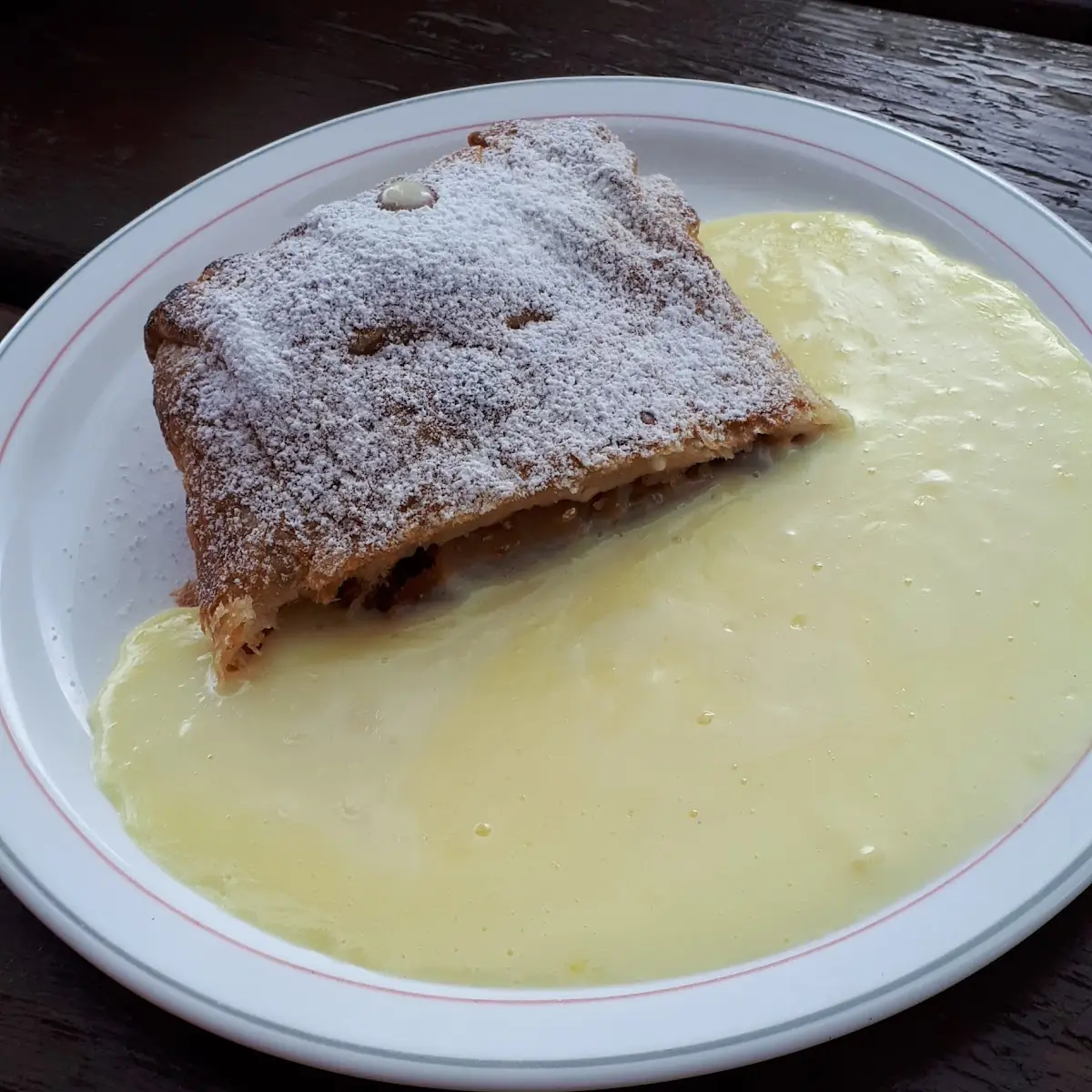 Apfelstrudel Mit Vanillesoße