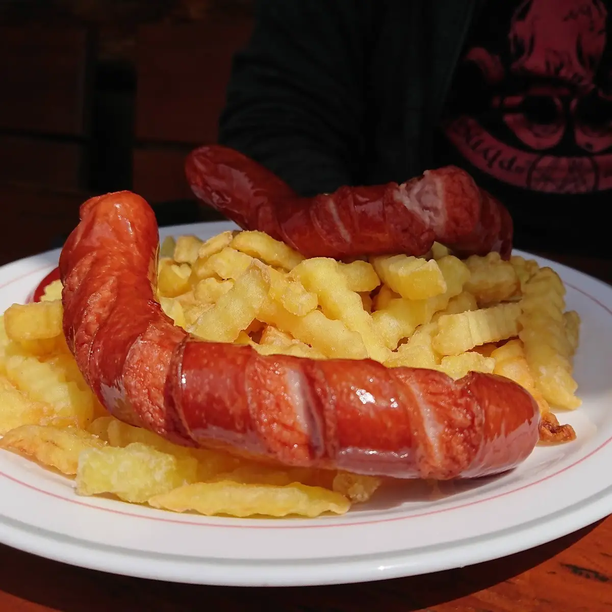 Grillwürstel Mit Pommes