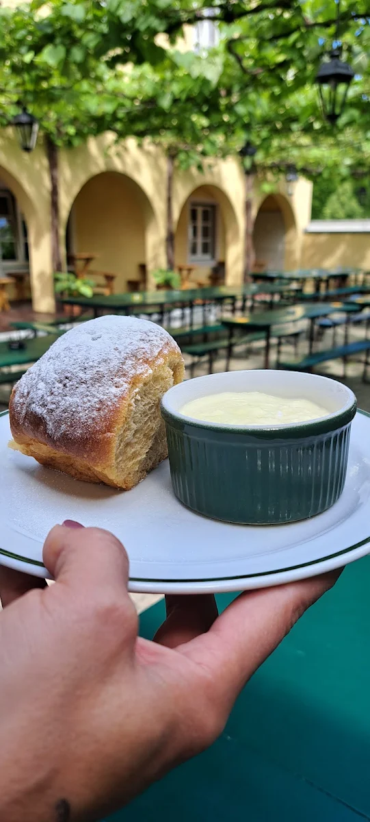 Buchtl Mit Vanille Sauce