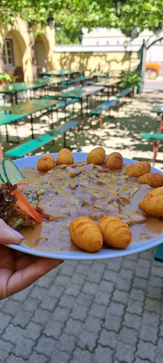 Schweinslungenbraten In Pfeffersauce Mit Kroketten