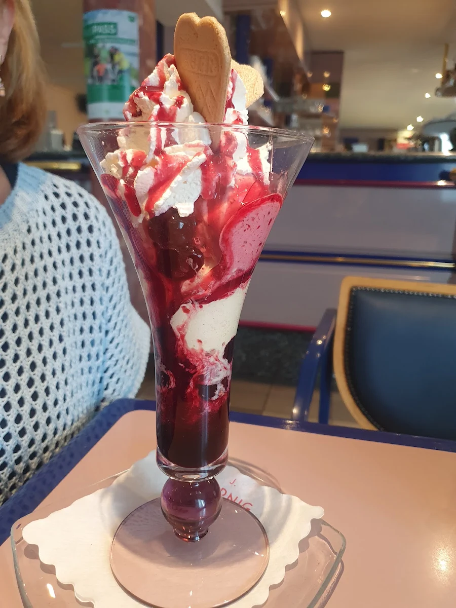 Amaretto Eisbecher