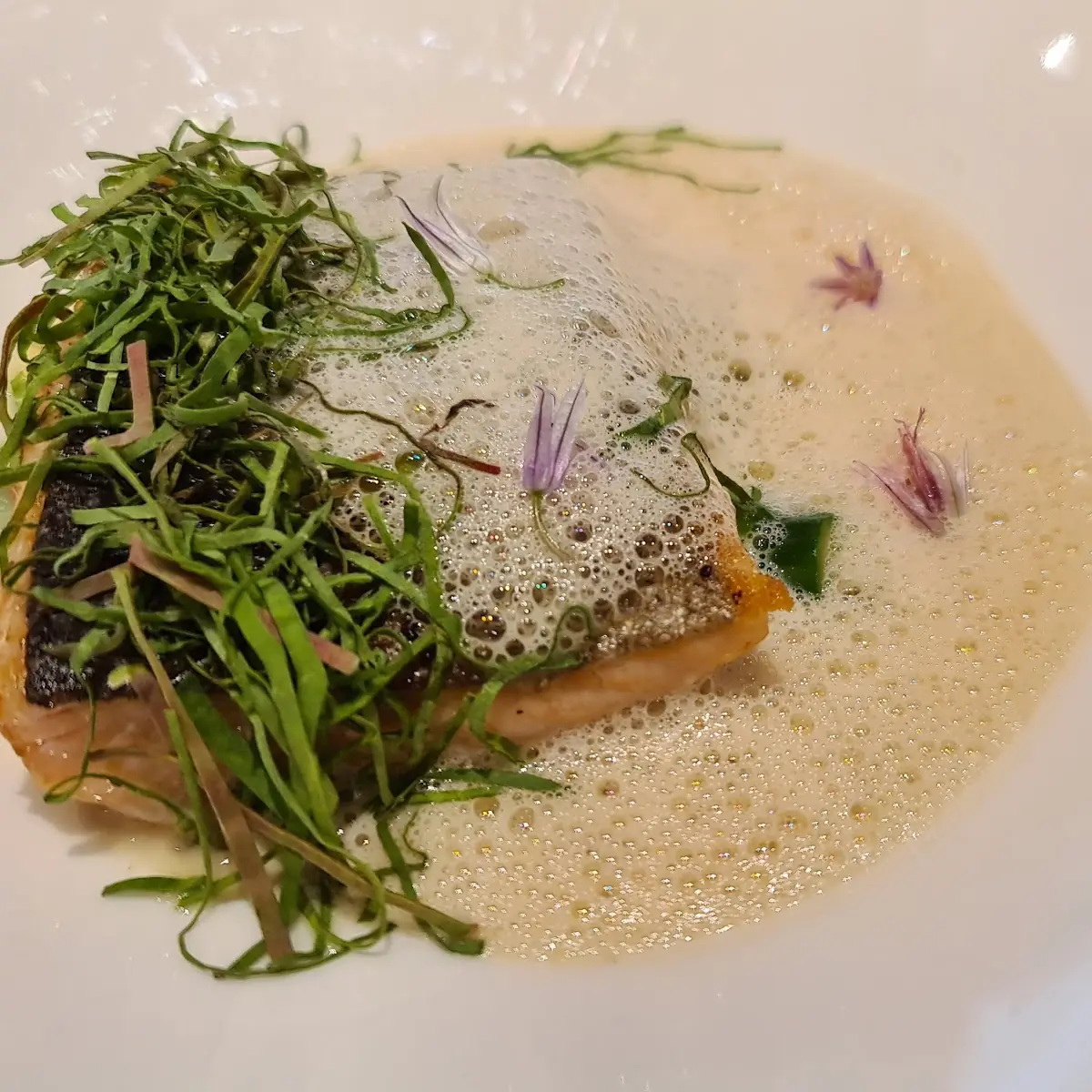 Lachsforellenfilet Spargelragout Sauerampfer Fisch-veloute
