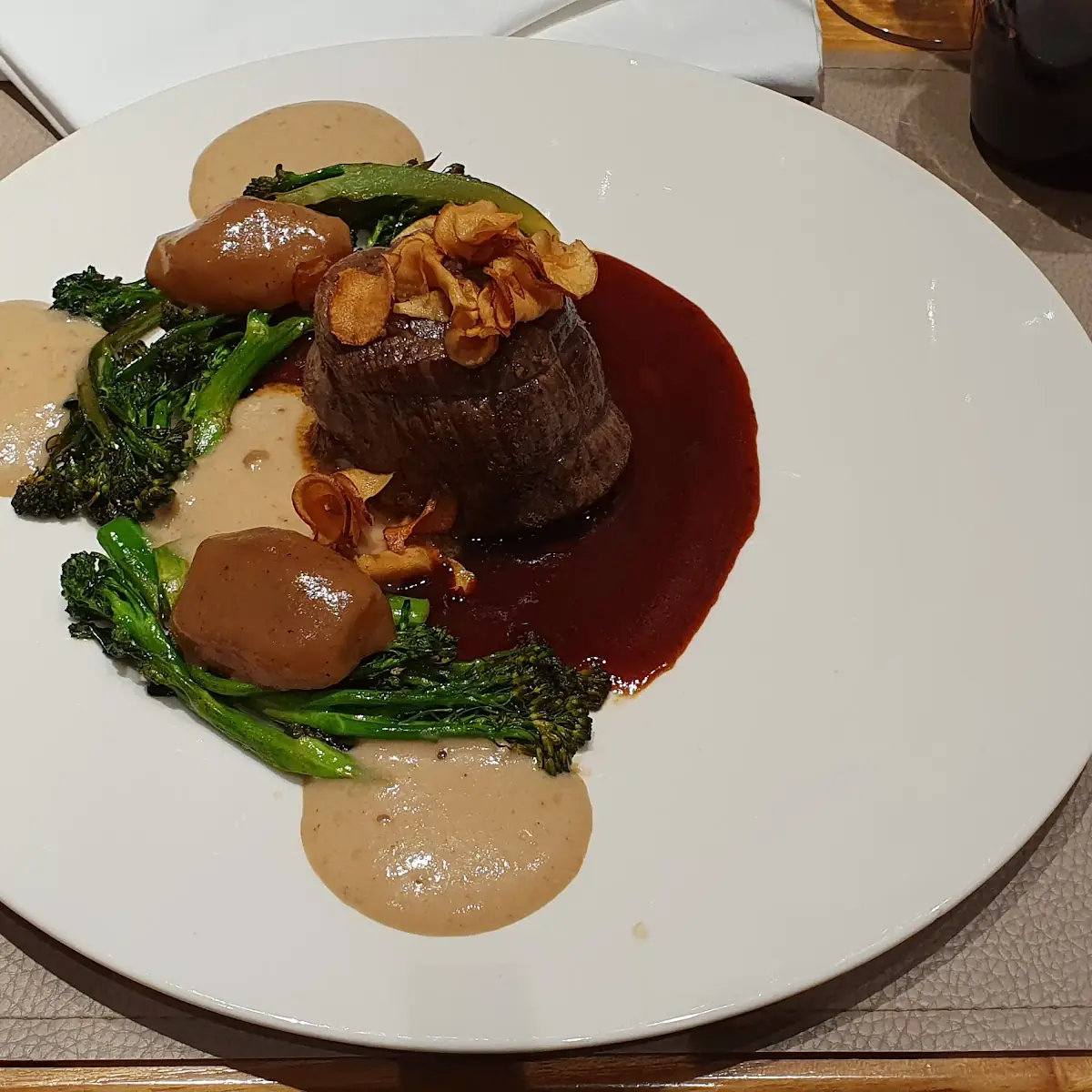 Rosa Gebratene Rinderfilet-streifen
