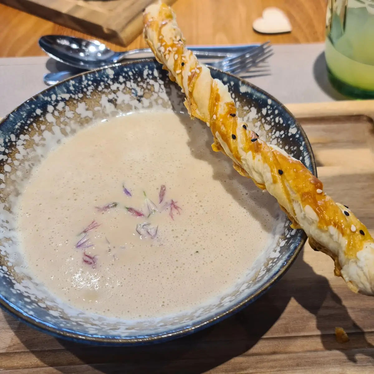 Spargelcremesuppe Mit Blätterteigstangerl