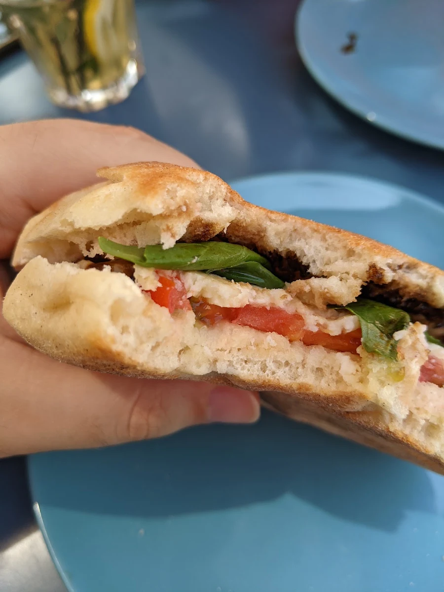 Tomate Mozzarella Fladenbrot