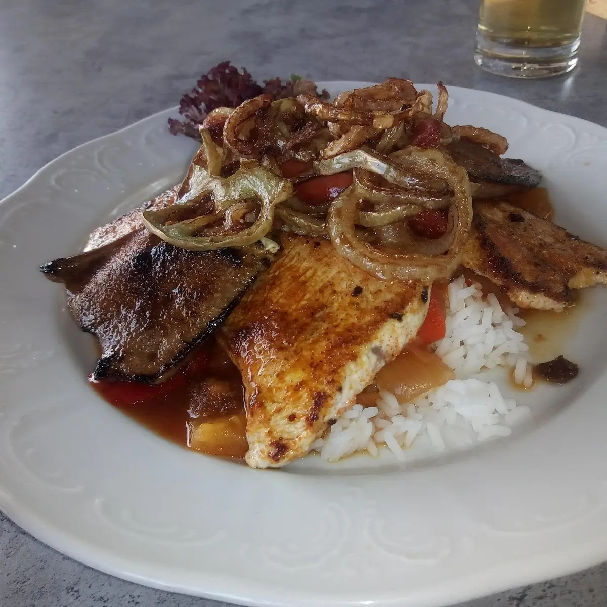Cordon Bleu Mit Verschiedenen Beilagen