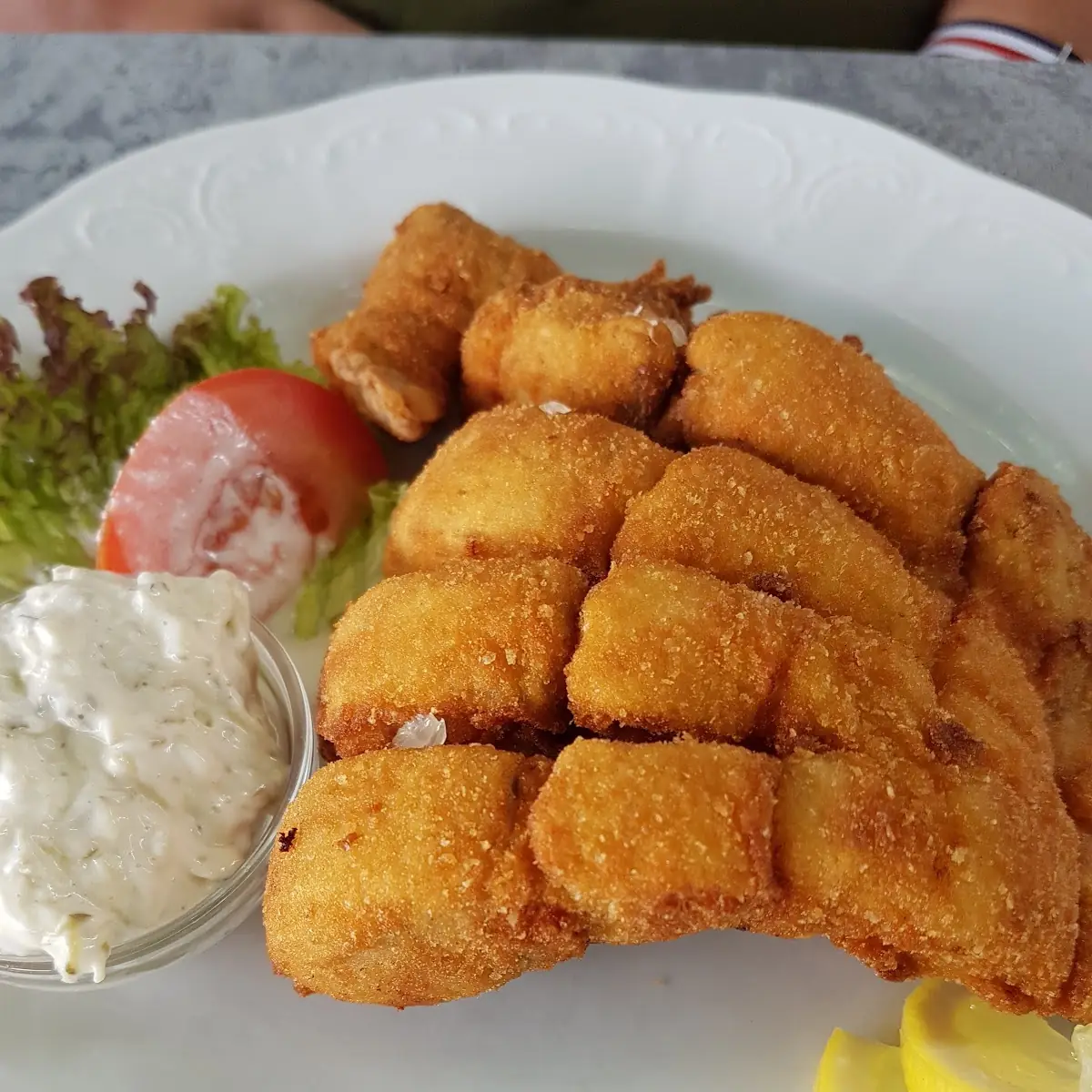 Karpfen Wiener Art Mit Blattsalat