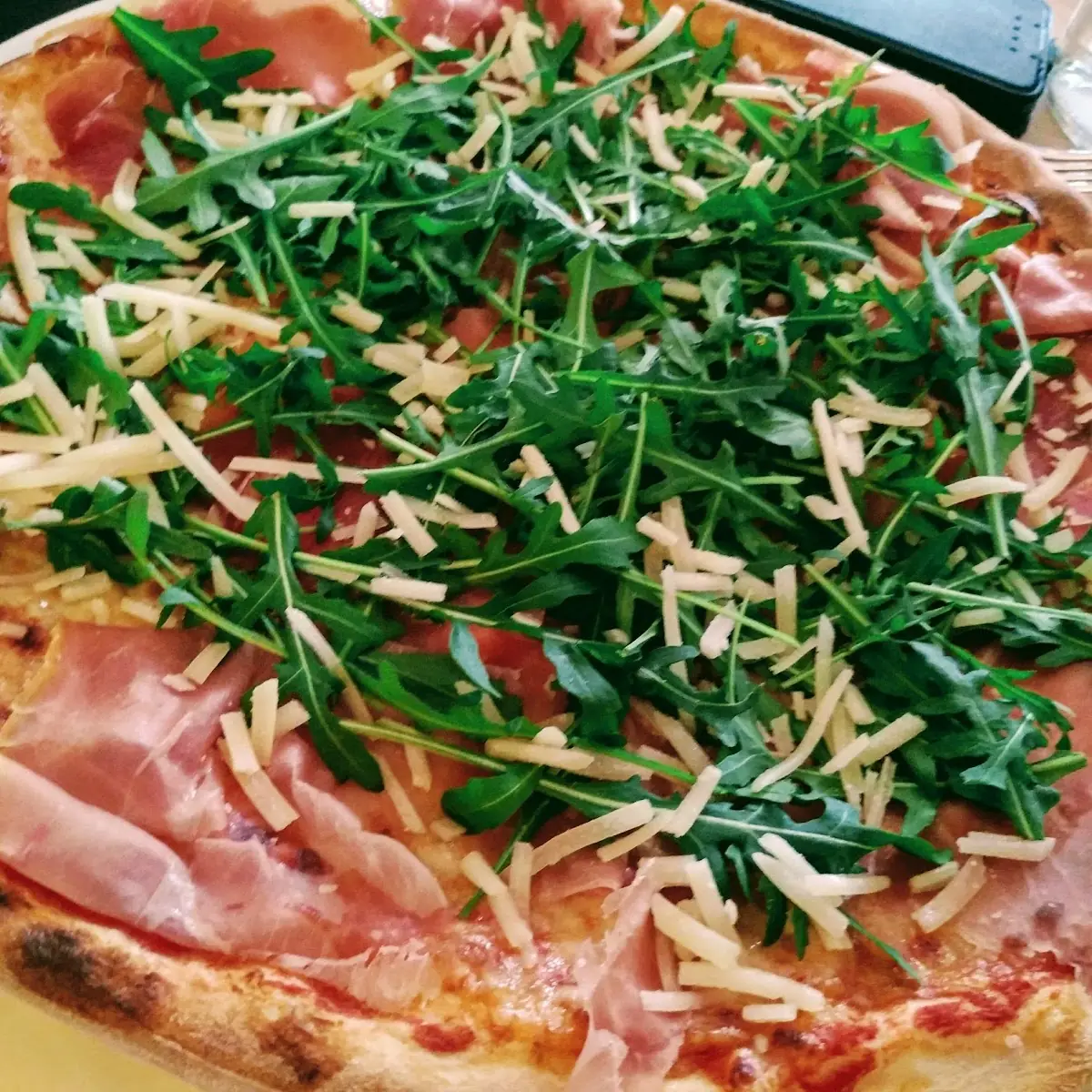 Pizza Mit Rucola Und Parmaschinken