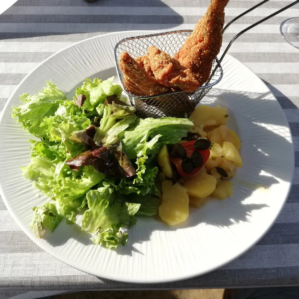 Steirischer Backhendlsalat