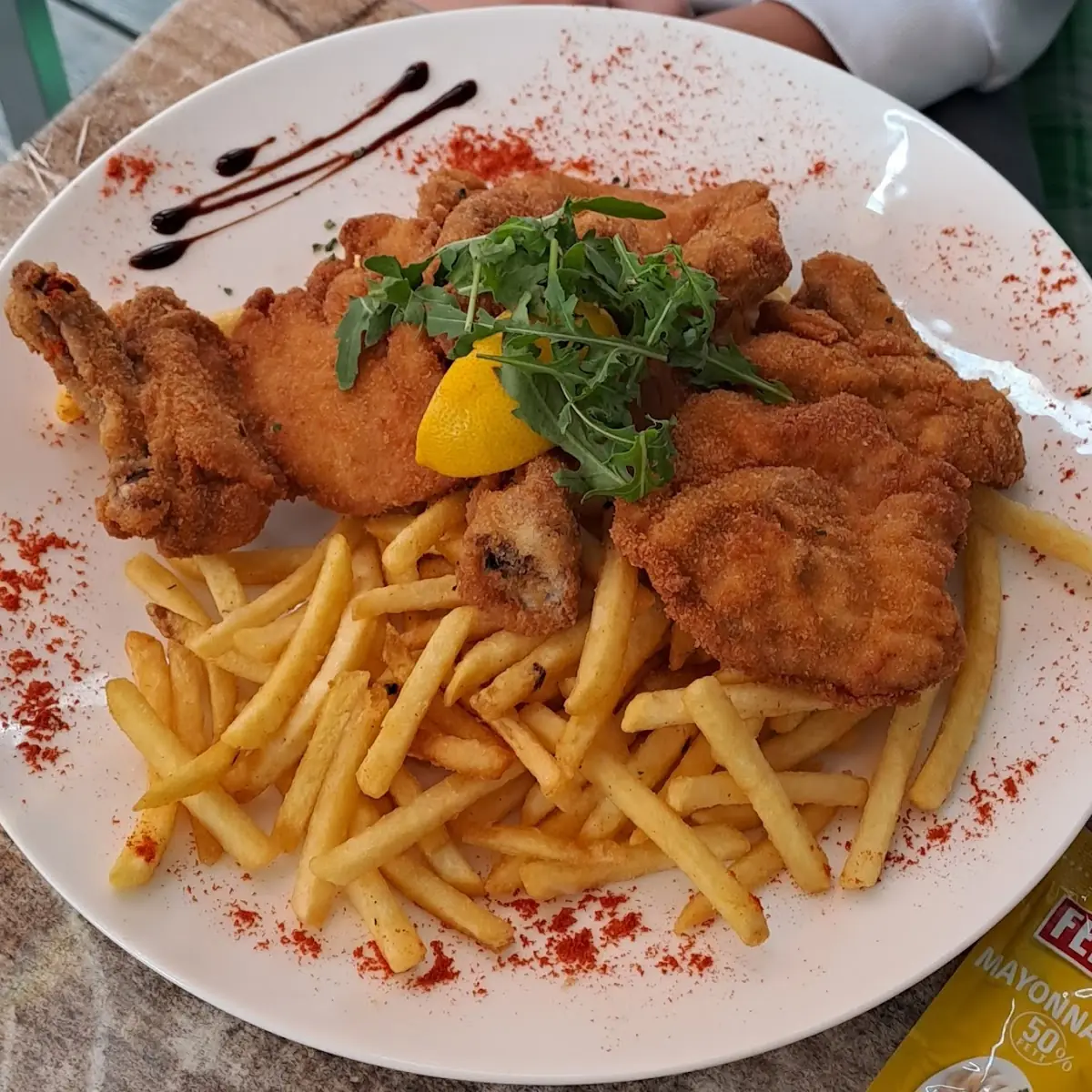 Wiener Backhendl mit pommes