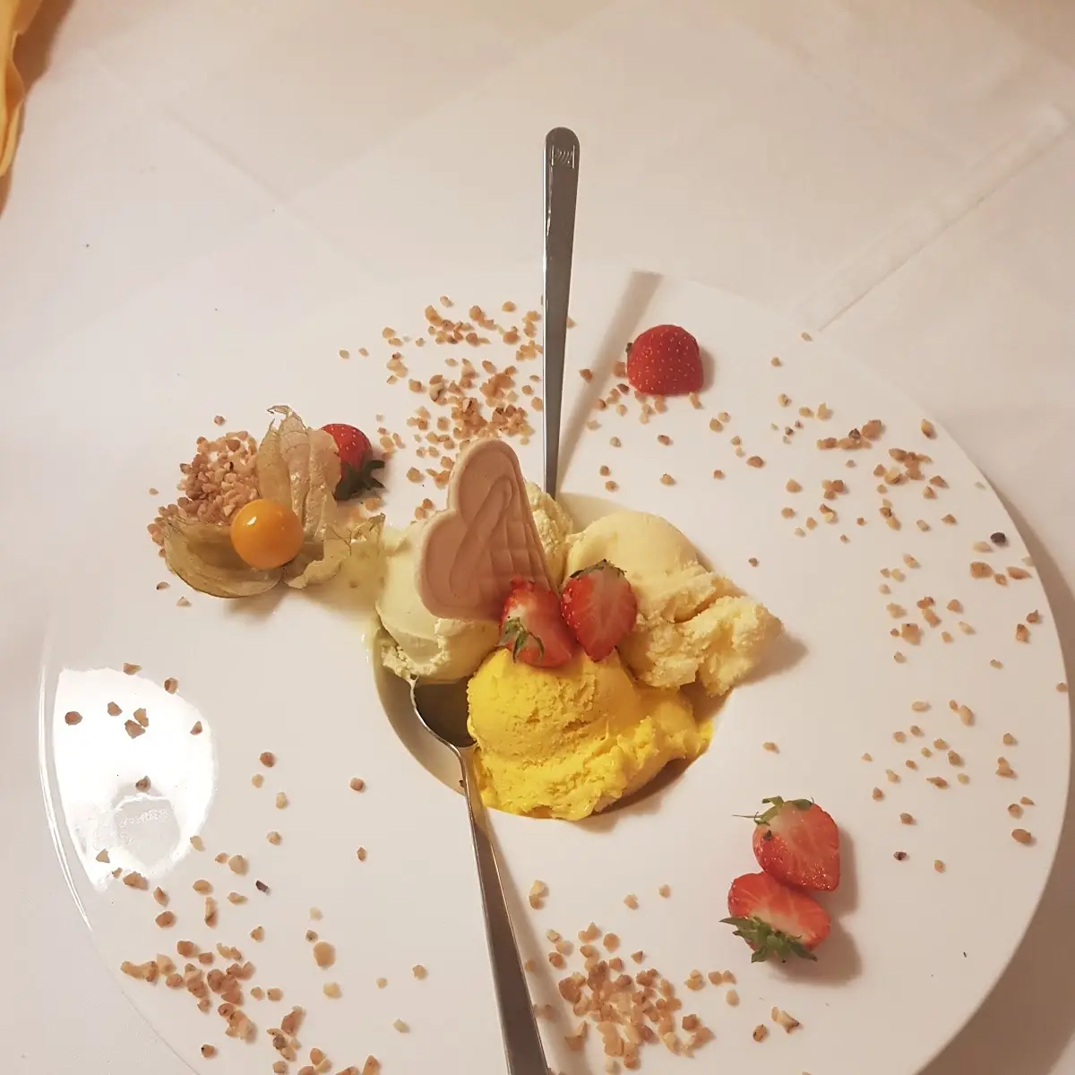 Eisvariation Pistazie Vanille Mango