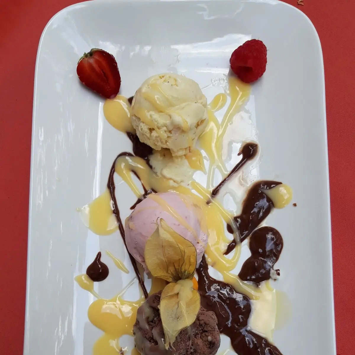 Die Drei Schwestern Mit Früchten Und Eierlikör
