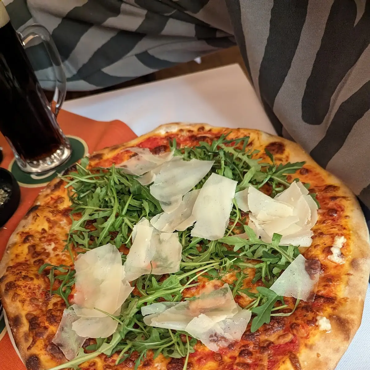 Margarita Mit Rucola Und Parmesan