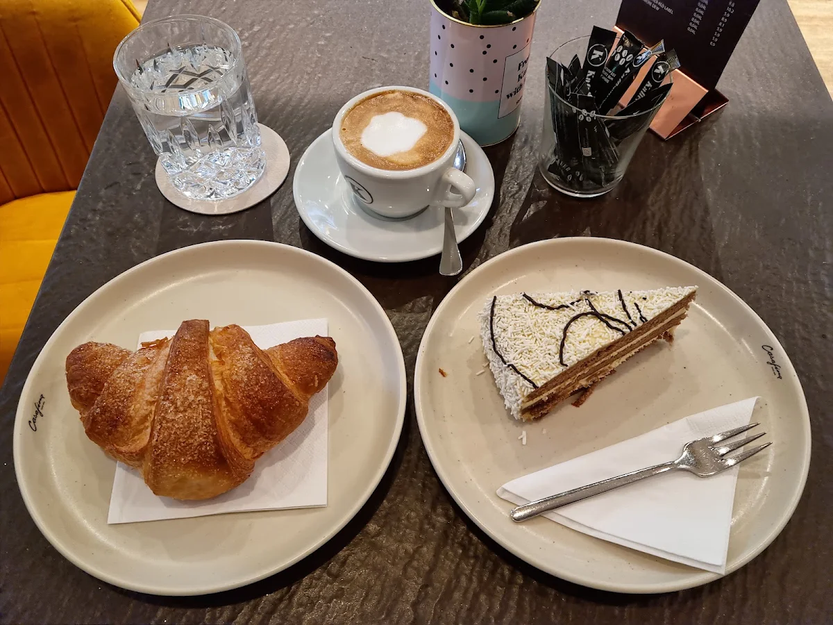 Croissant Und Kokostorte