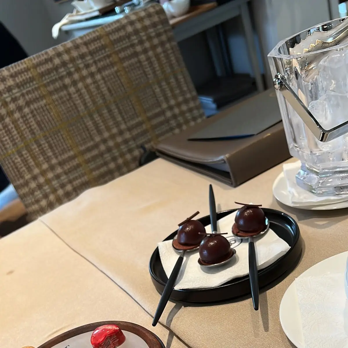 Schaumrolle Und Sachertorte, Landhaus Bacher