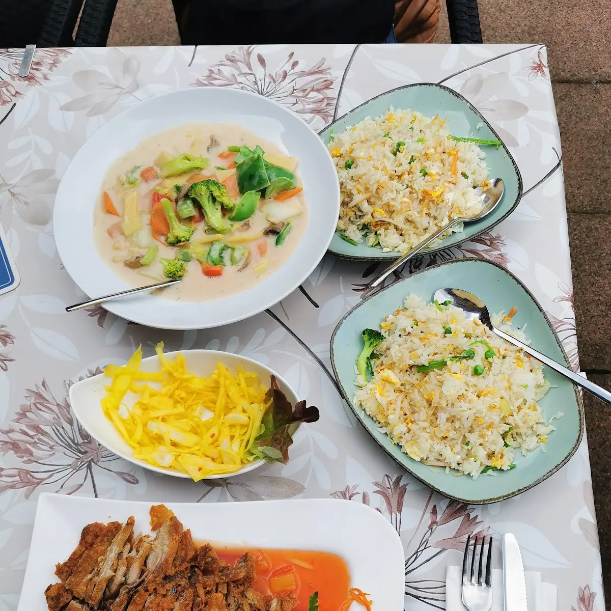 Enge Süß-sauer Mit Gebratenem Eierreis