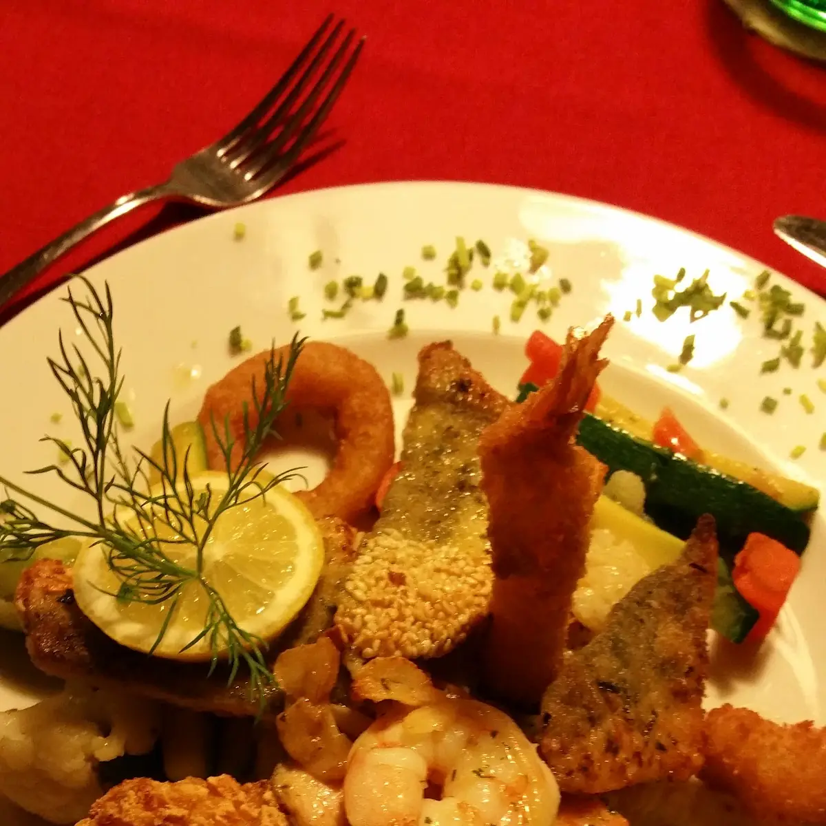 Fischteller Mit Risotto Und Gemüse