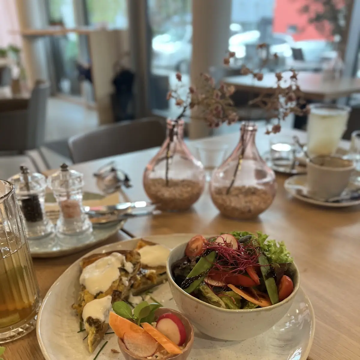 Gemüsequiche Mit Salat