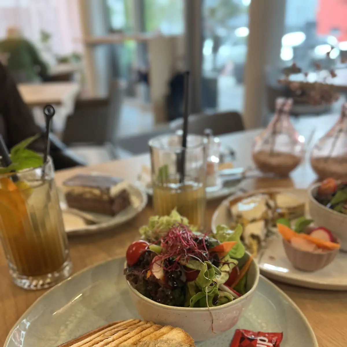 Schinkenkäsetoast Mit Salat