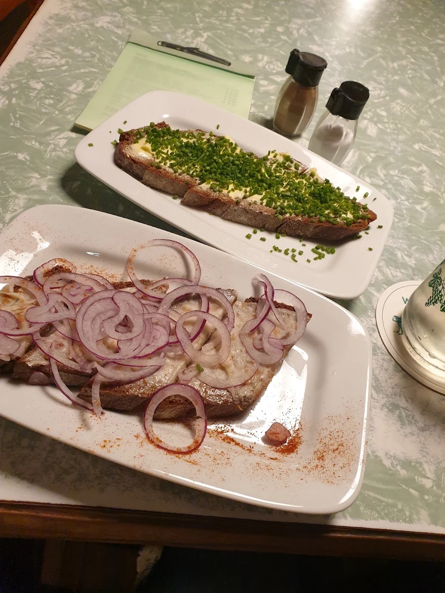 Schmalz- Und Schnittlauchbrot
