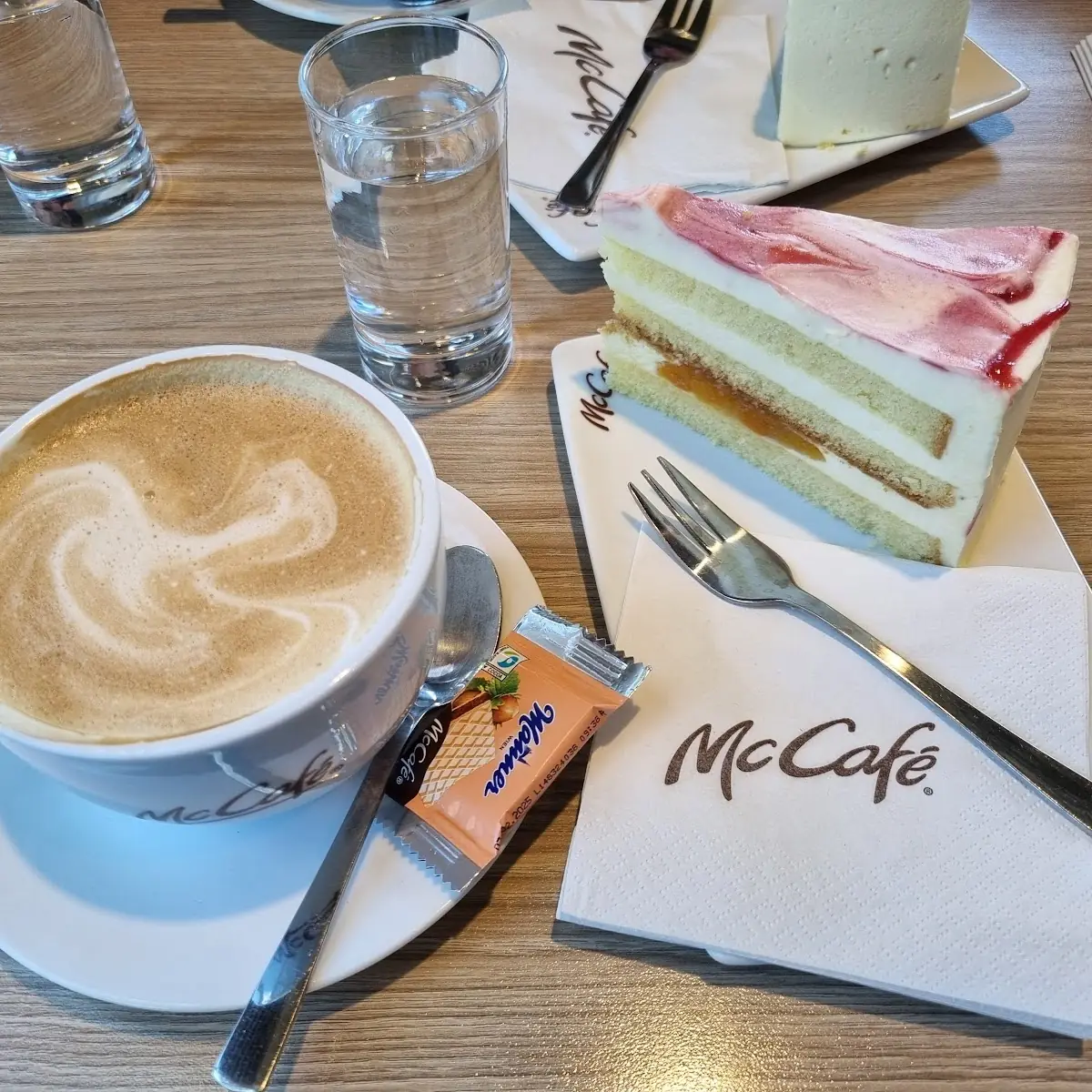 Cappuccino Met Kase Kuchen
