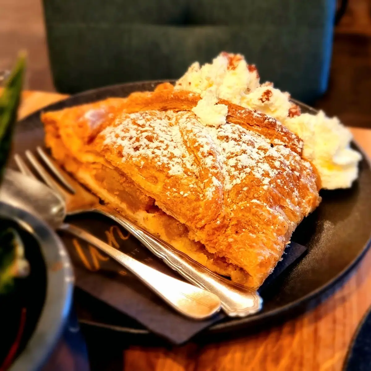 Apfelstrudel Mit Sahne