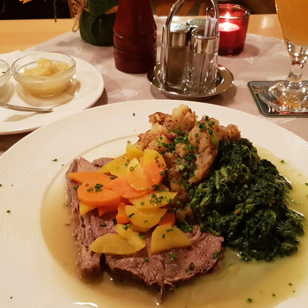 Gekochtes Rindfleisch Mit