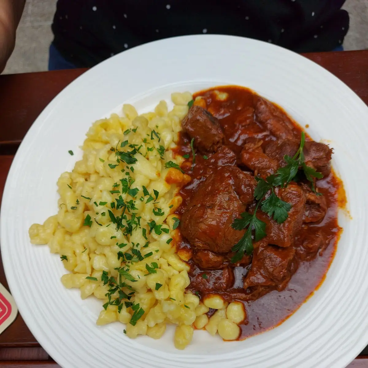 Rindergulasch Mit Spätzle
