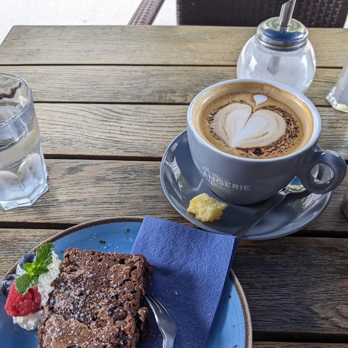Cappucino Und Schoko-nuss-kuchen