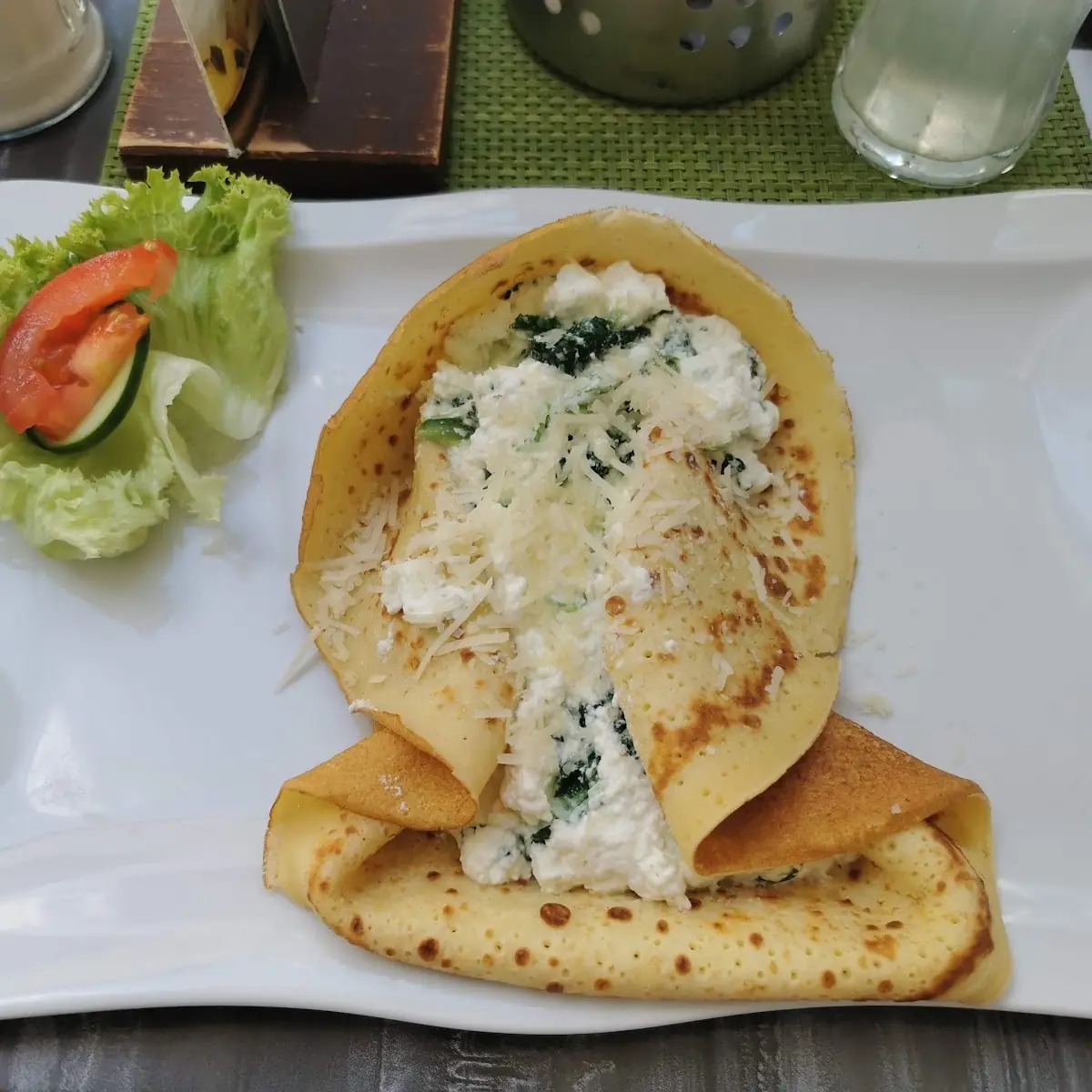 Palatschinke Mit Ricotta Und Spinat