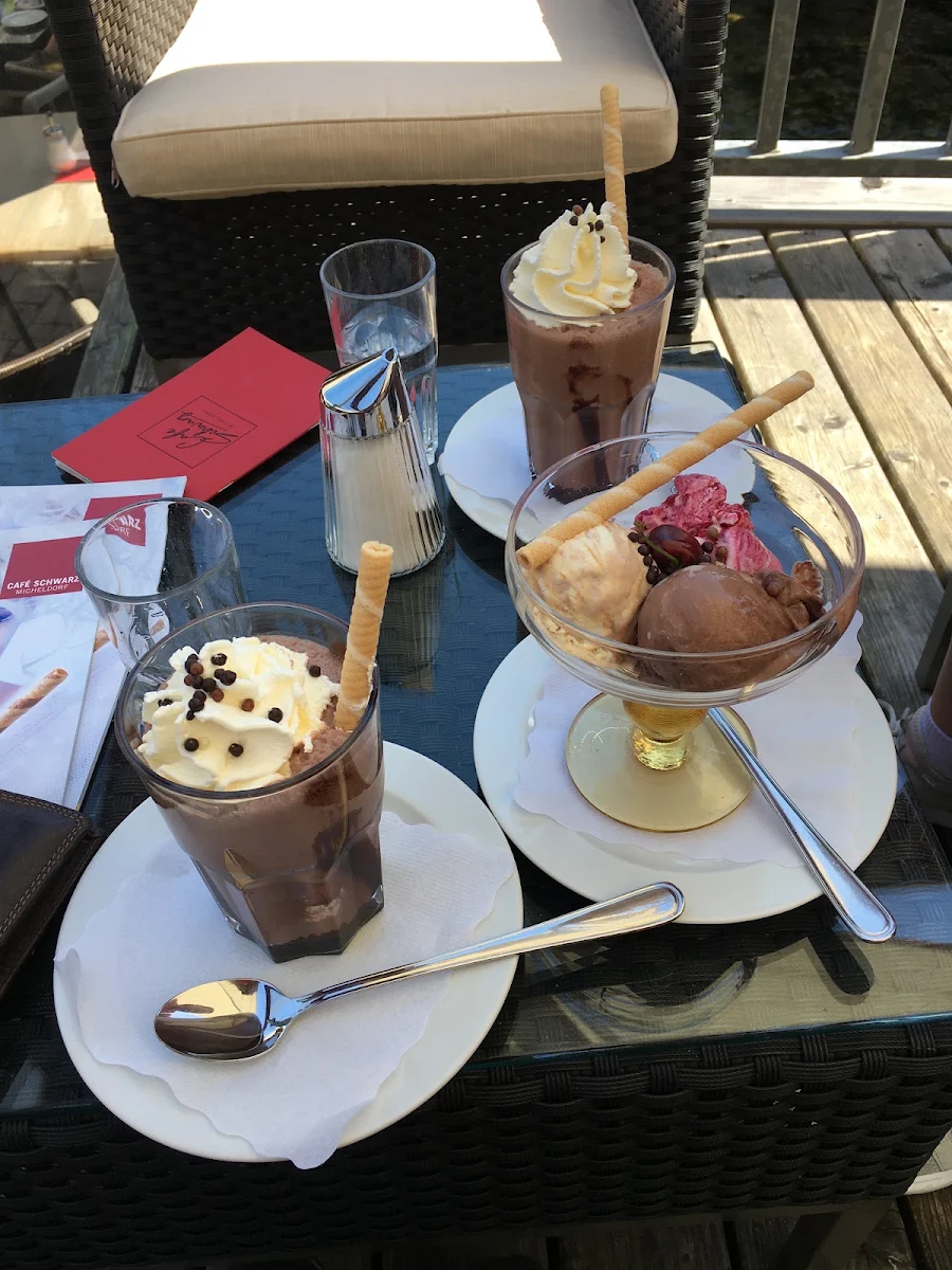 Ice Chocolate & Ice Cream