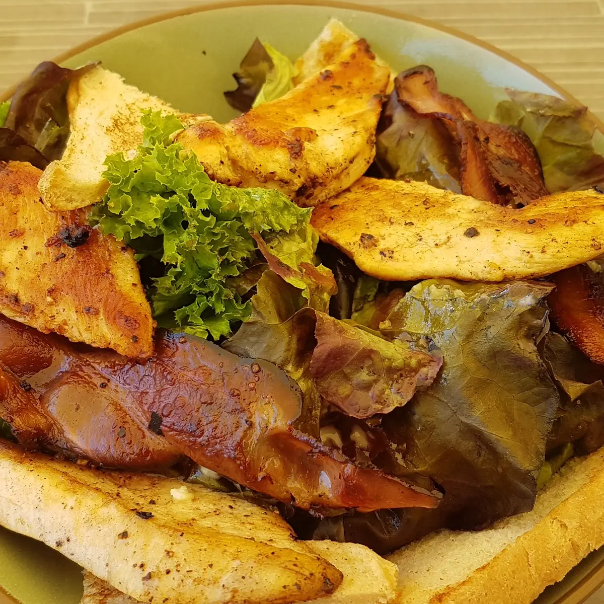 Salat Mit Pute Und Speckstreifen