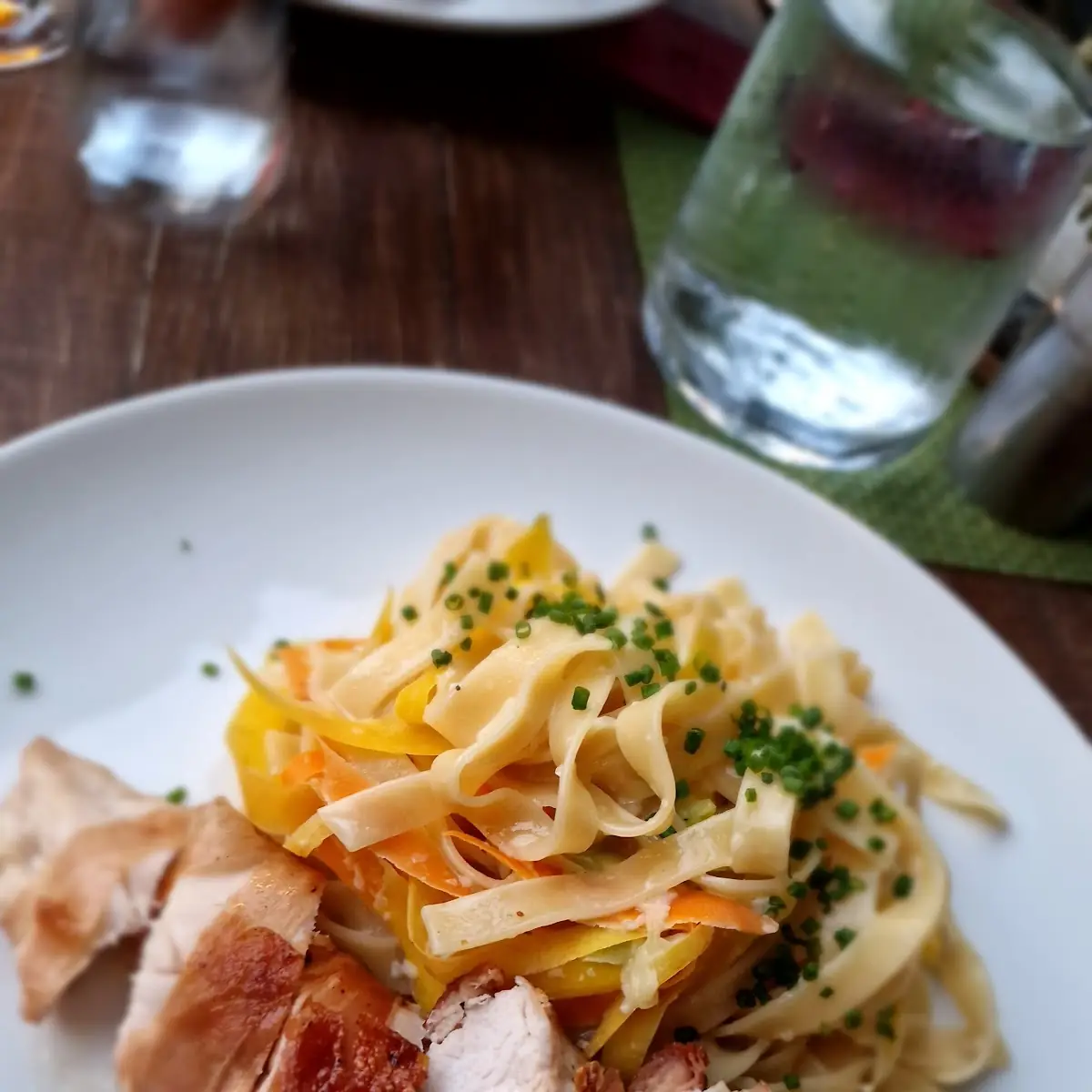 Hähnchenbrust Im Speckmantel Mit Tagliatelle