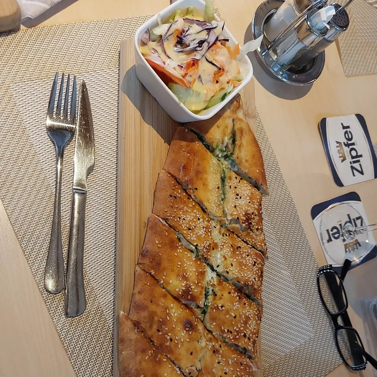 Pide Mit Spinat Und Schafkäse