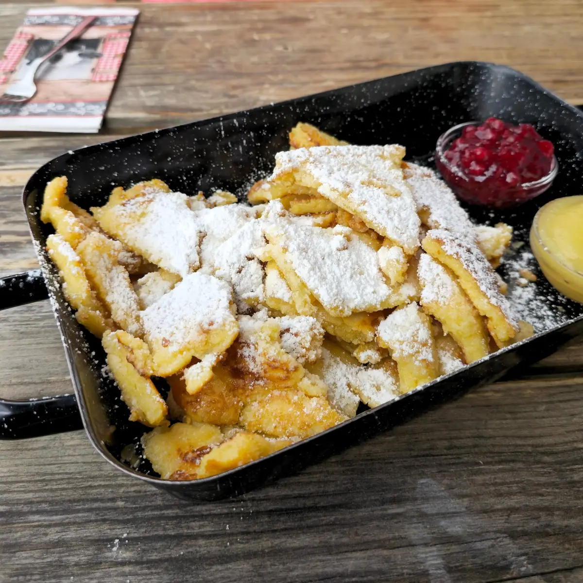 Kaiserschmarrn Mit Apfelmus Und Preiselbeeren
