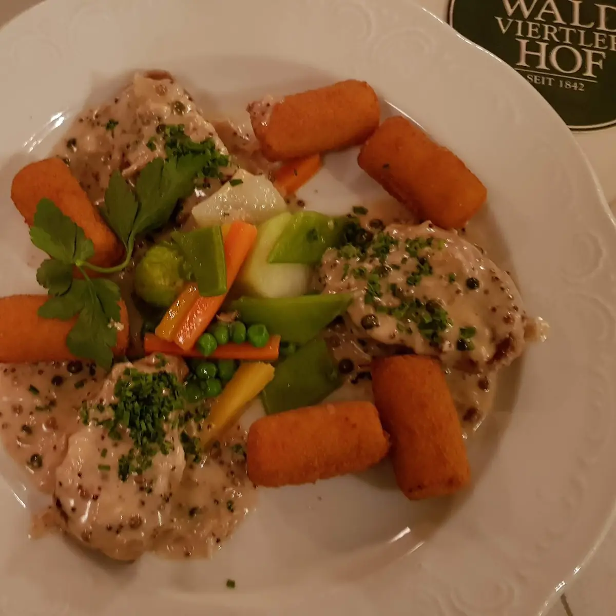 Schweinefilet Medallions Dijon Pfeffer Sauce Und Kroketten