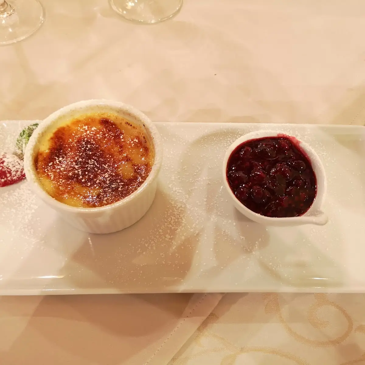 Vanille Creme Brullee Mit Waldbeerconfit