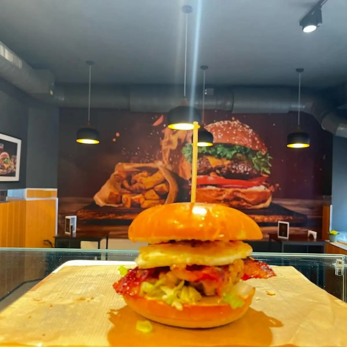 Cheeseburger Mit Bacon Und Ei