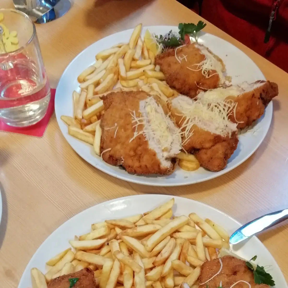 Bärlauch & Hawaii Cordon Mit Pommes