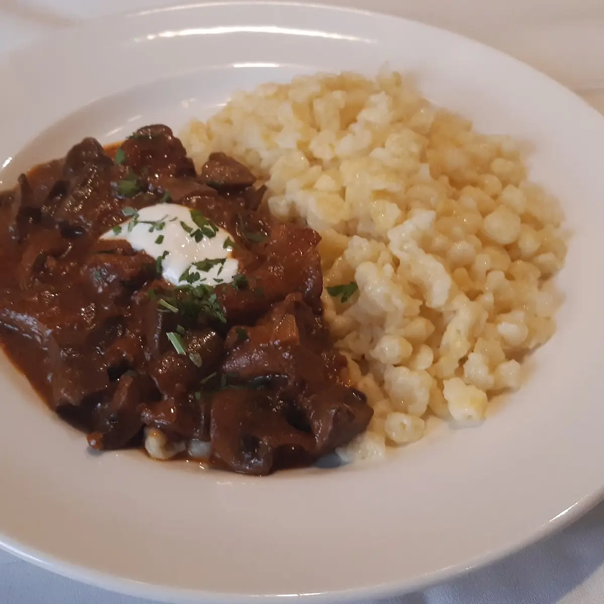 Kalbpaprikasch Mit Eiernockerln