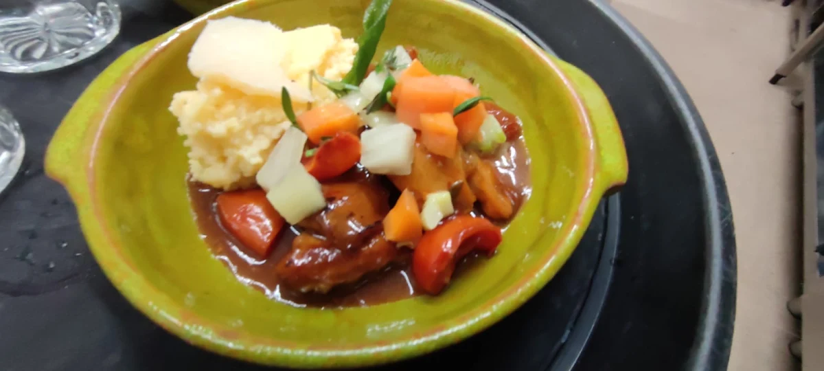 Tapas Geschmortes Kanninchen Mit Rahmpolenta