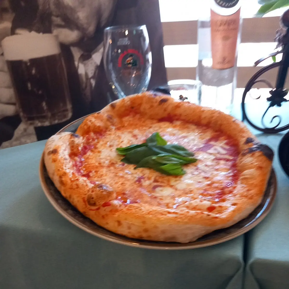 Pizza Napoletana E Birra Moretti