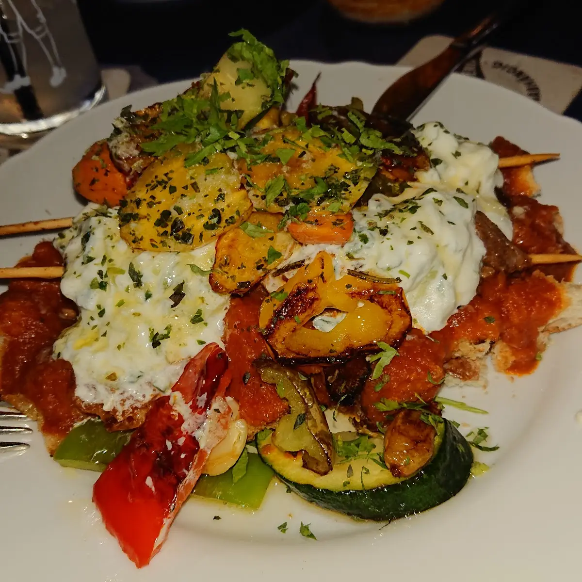 Adana Mit Joghurtsauce