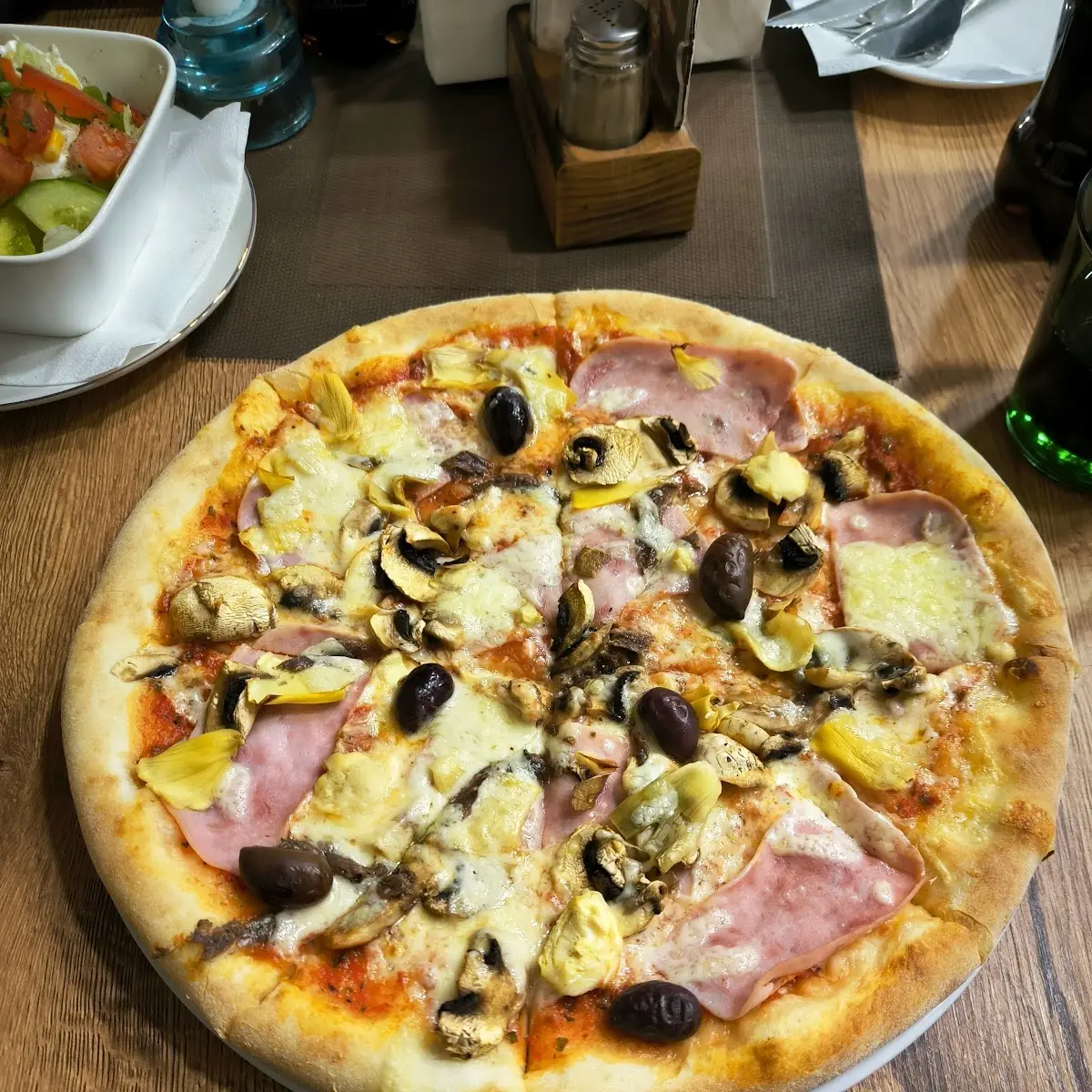 Capricviosa Pizza