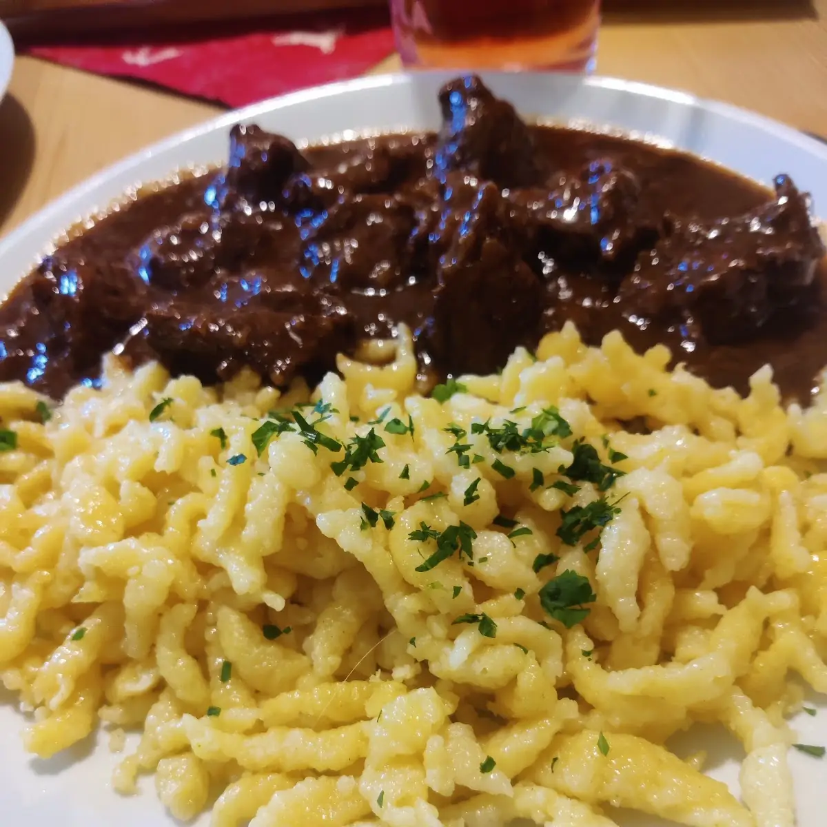 Hirschgulasch Mit Spätzle